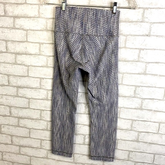 Lululemon crop leggings size 4 - Picture 6 of 10